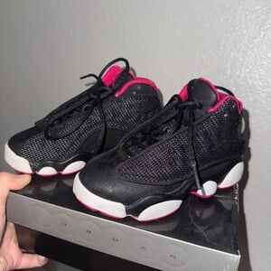 Girls Jordan 13 Retro (PS) in Black and Pink